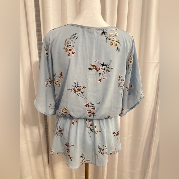 Sienna Sky Baby Blue Floral Buttoned Elastic Waist Flowy Blouse Size Medium - Picture 3 of 6
